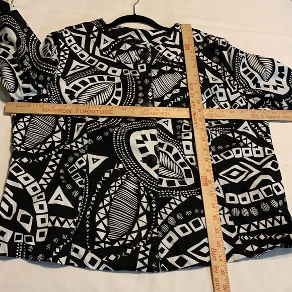 NTouch Size Large black-and-white three button closure somewhat cropped jacket - Picture 7 of 9